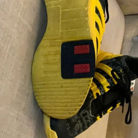 Adidas, size 6.5, black & yellow - Picture 3 of 8